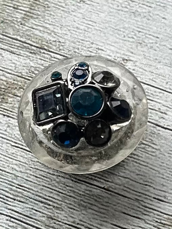 ビンテージ・ガラスボタンの神秘的なブルーの帯留め「パフェ・アンドロメダ」 3枚目の画像