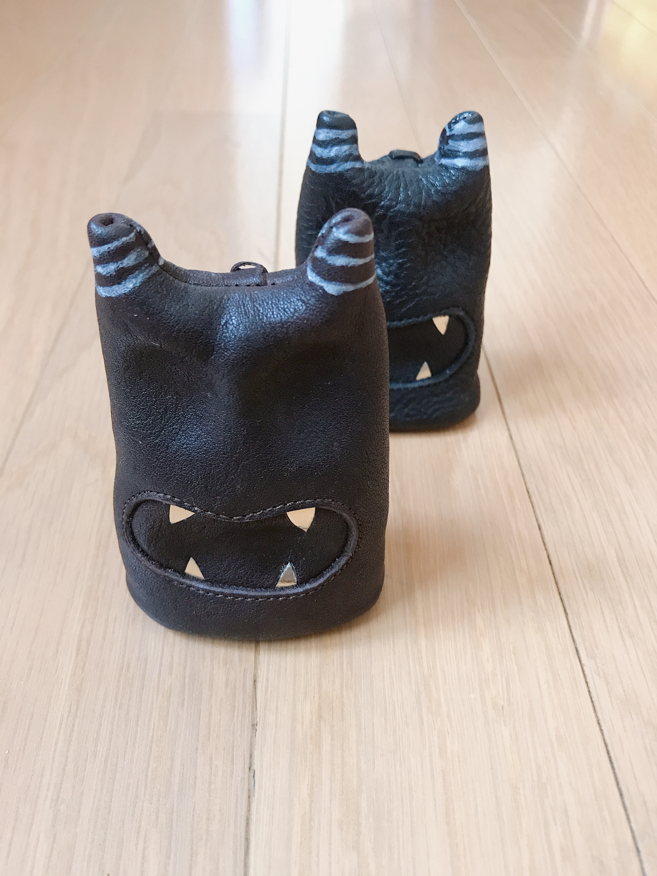 革で作製した鬼形のオブジェ　オニコロ（大）
