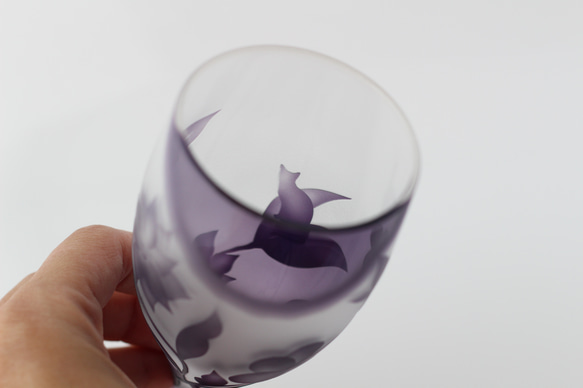 【ねこのぐらす】花の中の猫　purple　１個　 足付グラス　紫　ビアグラス　minck 4枚目の画像