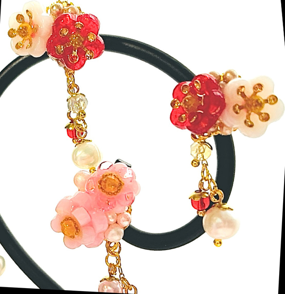 紅白梅の花・桃の花と淡水パールの耳飾り  選べるイヤリング／ピアス 3枚目の画像