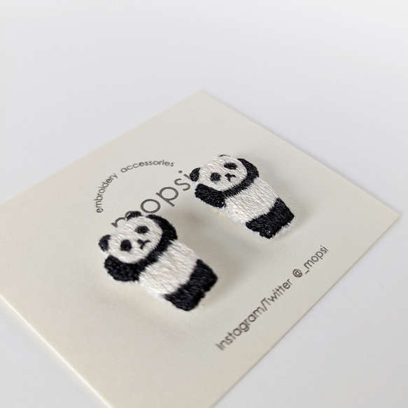ばんざいパンダ　刺繍ピアス/イヤリング 2枚目の画像