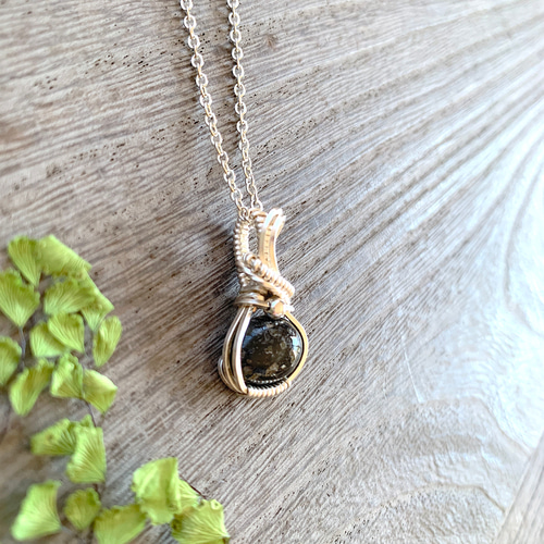 ムーンストーン in ライオライト ペンダントトップ ワイヤーラップ