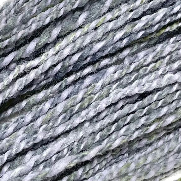 手紡ぎ毛糸〜 双糸 　淡いグレー　M-7 1枚目の画像