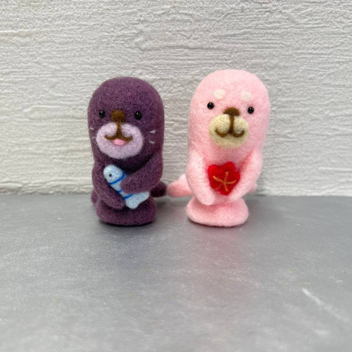 羊毛フェルト おすわりアザラシ ピンク、紫 置物 羊毛フェルト toiro