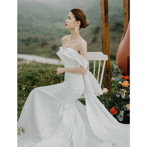 【新品】サテンオフショルダーウェディングドレス　結婚式前撮り サテン オフショルダー ウェディングドレス 前撮りドレス フォト