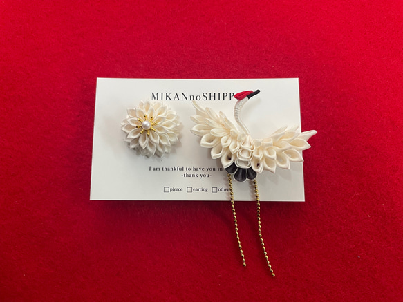 受注製作】つまみ細工 鶴ピアス アシンメトリー ピアス（フープ