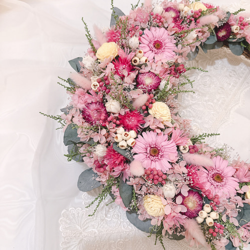 特大 オーダー作品】 豪華 華やか ガーベラの 三日月リース *̣̩  