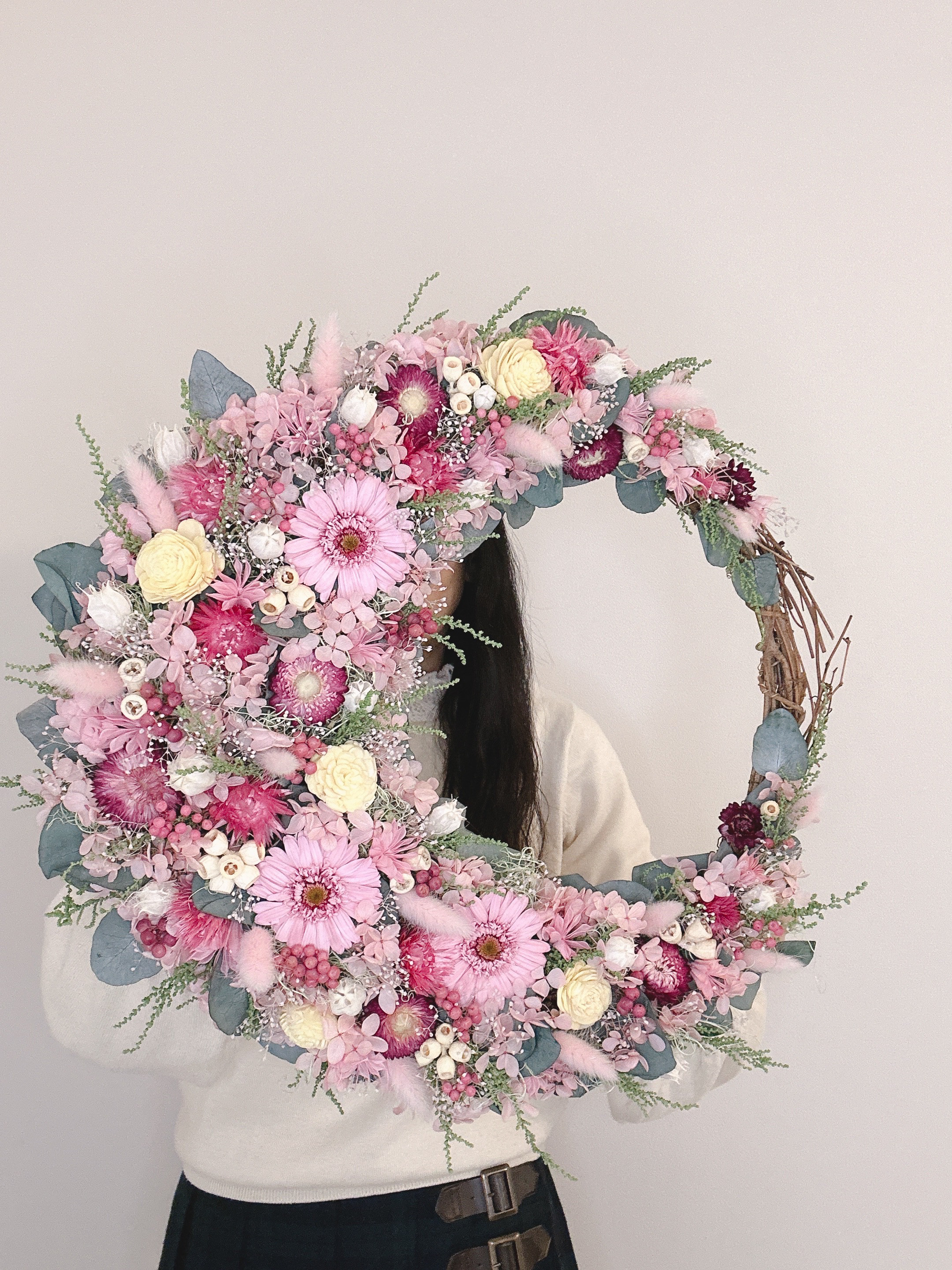 【特大 オーダー作品】 豪華 華やか ガーベラの 三日月リース *̣̩☽ プリザーブド 開店 祝 母の日ギフト ピンク