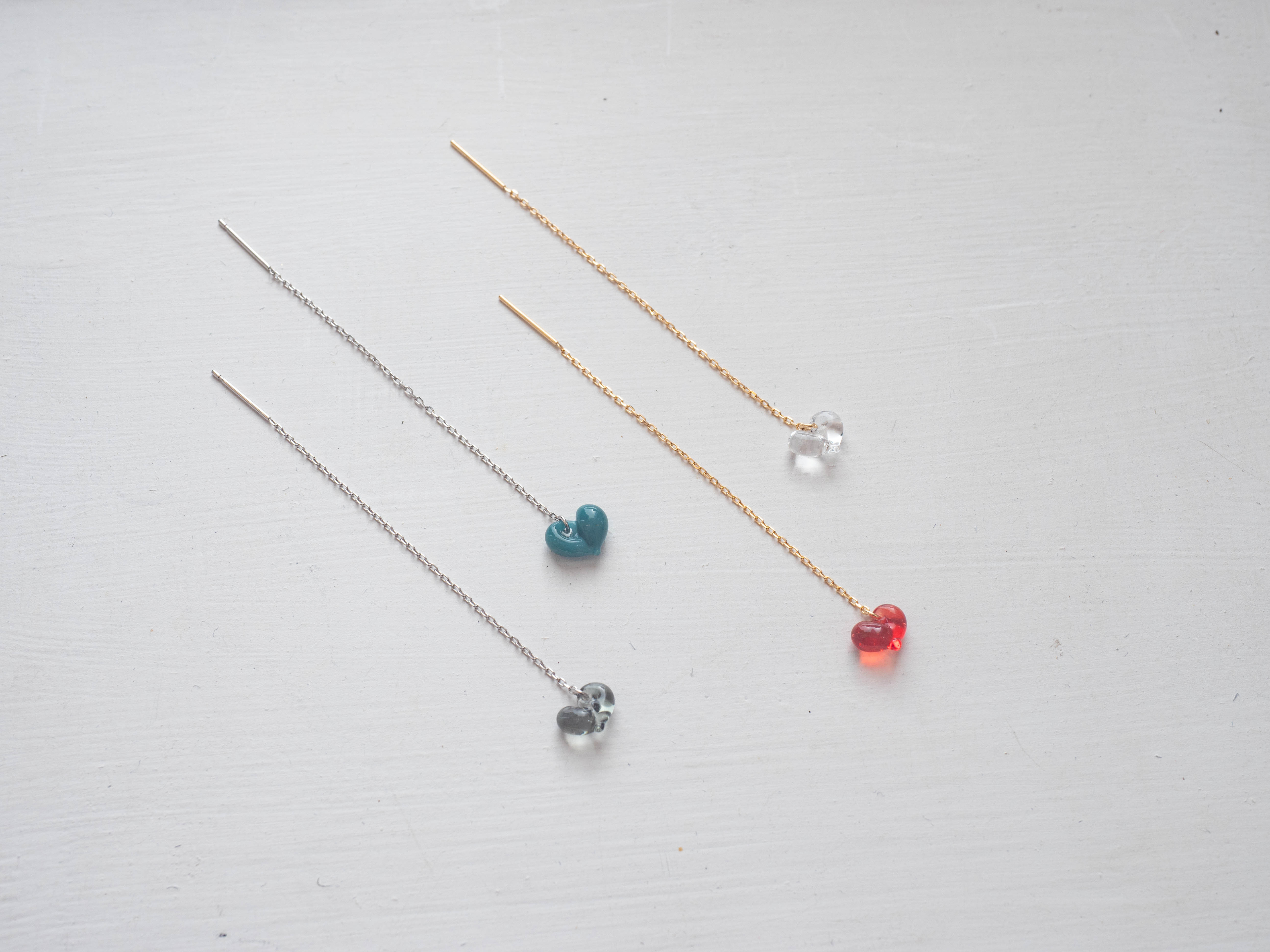 極小ガラスハートアクセサリー チェーンピアス