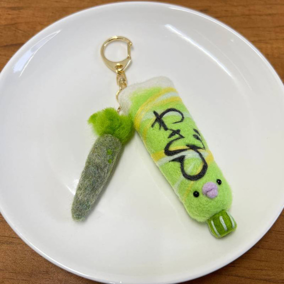 羊毛フェルト わさびちゃん②とわさび本体 キーホルダー 羊毛フェルト