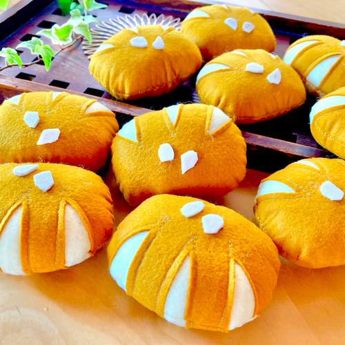 ハンドメイドフェルトままごと☆葉っぱ付きひまわり10個 - メルカリ