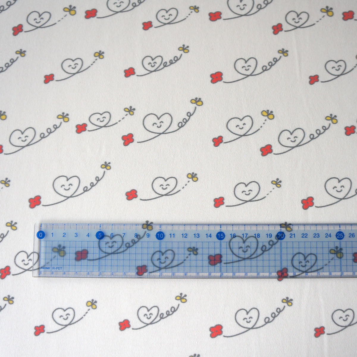 【140×97cm】スムースニット生地(オーガニックコットン)ハートニコちゃん - a little big 【140×97cm】スムースニット生地(オーガニックコットン)ハートニコちゃん - a little big