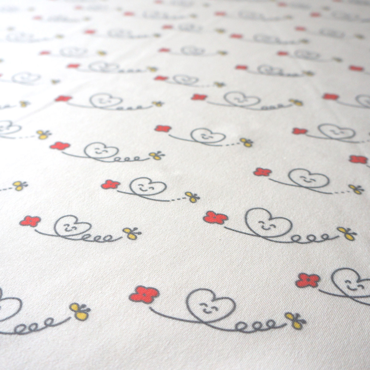 【140×97cm】スムースニット生地(オーガニックコットン)ハートニコちゃん - a little big 【140×97cm】スムースニット生地(オーガニックコットン)ハートニコちゃん - a little big