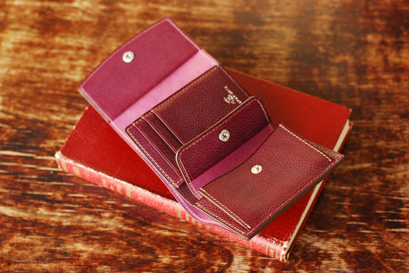 小さめバッグをお使いになる方にも、ポケットにお財布を入れちゃう方にもお勧め『三つ折り財布』アリゾナ：パープル色 6枚目の画像