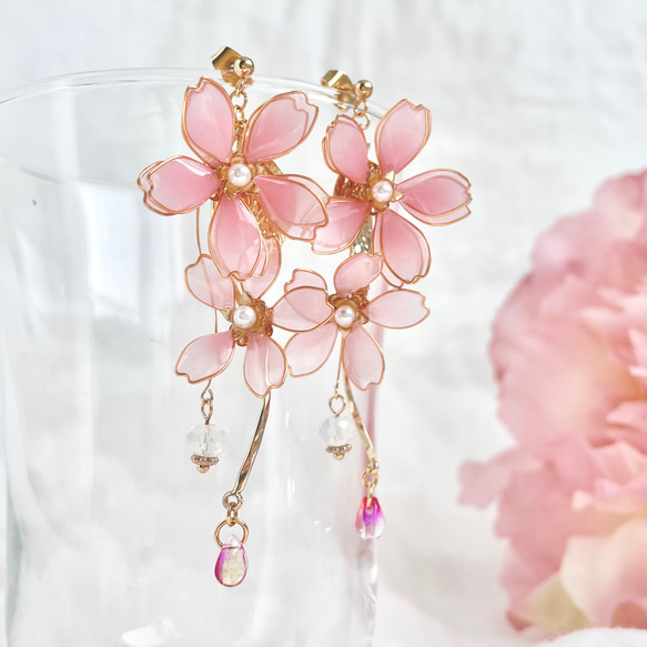 色が変わる枝垂れ桜のイヤリング/ピアス ٭❀* 揺れる大人可愛い 華やか