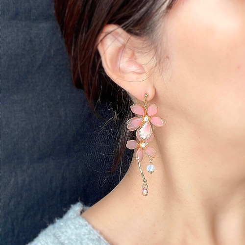 色が変わる枝垂れ桜のイヤリング/ピアス ٭❀* 揺れる大人可愛い 華やか