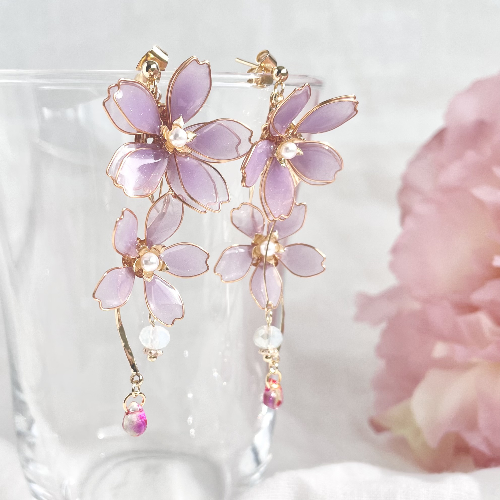 特集】色が変わる枝垂れ桜のピアス/イヤリング ٭❀* 揺れる大人可愛い