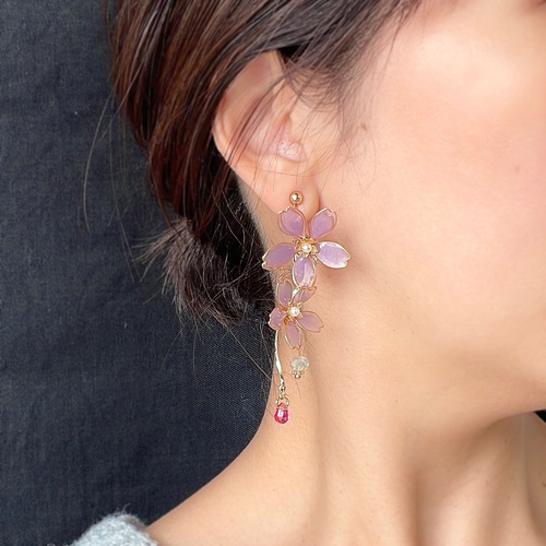 特集】色が変わる枝垂れ桜のピアス/イヤリング ٭❀* 揺れる大人可愛い