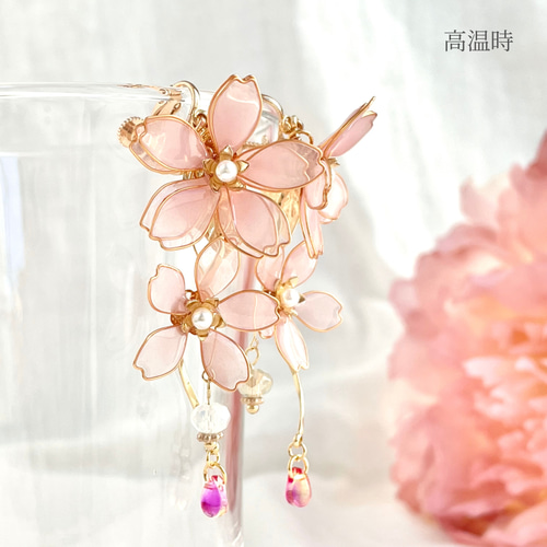 特集】色が変わる枝垂れ桜のピアス/イヤリング ٭❀* 揺れる大人可愛い