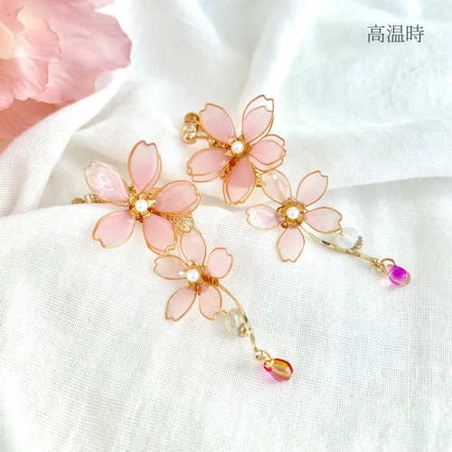 特集】色が変わる枝垂れ桜のピアス/イヤリング ٭❀* 揺れる大人可愛い