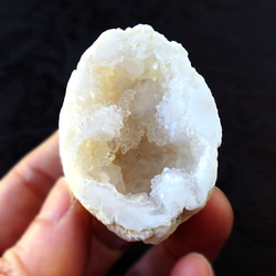 モロッコ産水晶ジオードa Moroccan crystal geode 3枚目の画像