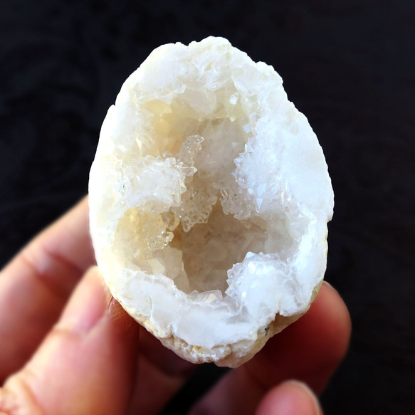 モロッコ産水晶ジオードa Moroccan crystal geode 3枚目の画像