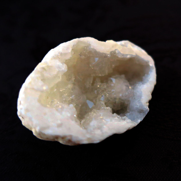 モロッコ産水晶ジオードb Moroccan crystal geode 2枚目の画像