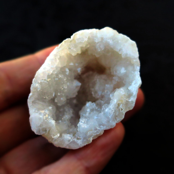 モロッコ産水晶ジオードc Moroccan crystal geode 3枚目の画像