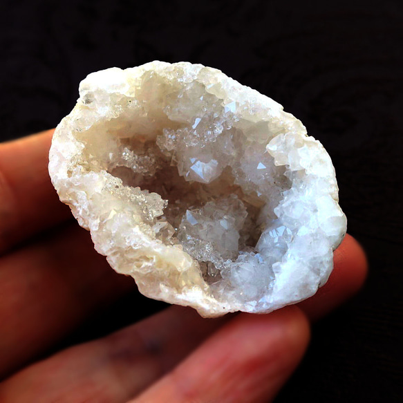 モロッコ産水晶ジオードc Moroccan crystal geode 2枚目の画像