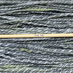 手紡ぎ毛糸〜 双糸 　淡いグレー　１カセでミニマフラー　M-8 3枚目の画像
