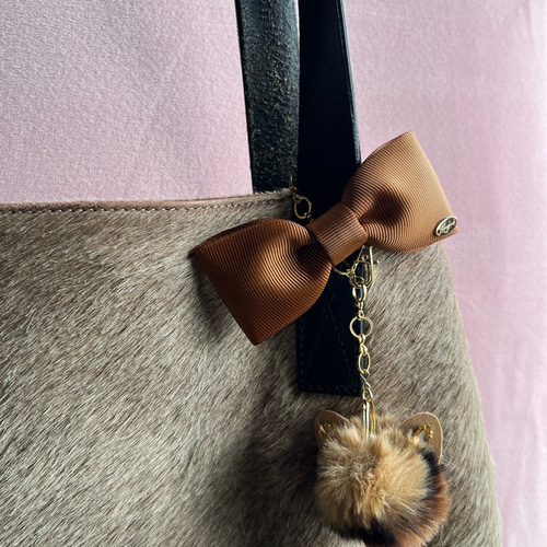 【新品未使用·限定品】 猫ちゃん 茶 チャーム　MOREAU PARIS 猫ちゃんバッグチャーム✨茶 バッグチャーム Moo🩶Heart