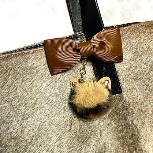 【新品未使用·限定品】 猫ちゃん 茶 チャーム　MOREAU PARIS 猫ちゃんバッグチャーム✨茶 バッグチャーム Moo🩶Heart