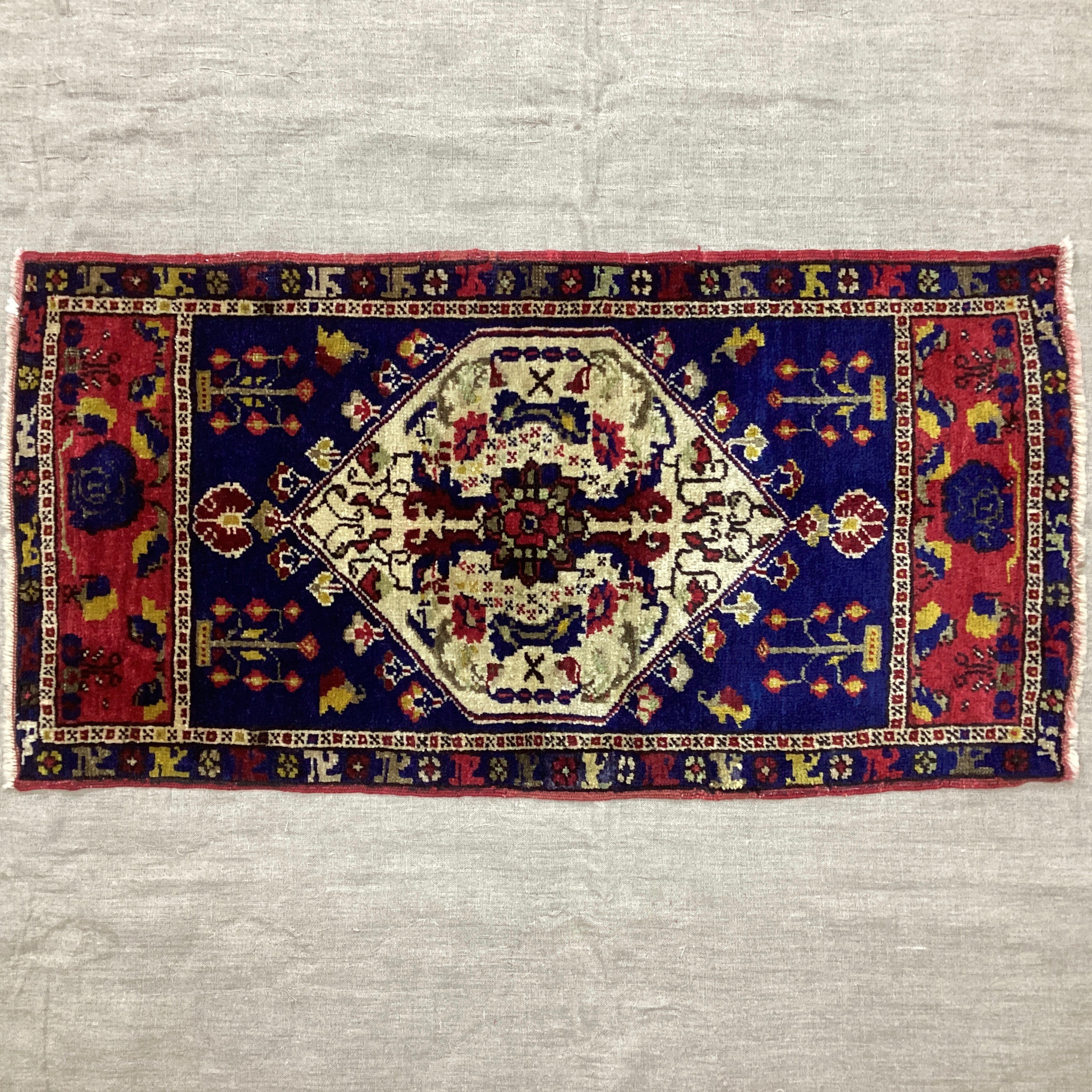 手織りトルコ絨毯 104x53cm アンティークラグ 41,600円