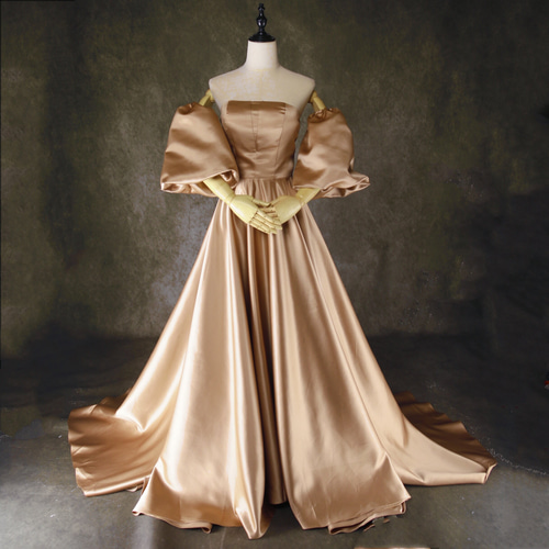 送料無料！ウエディングドレス パフスリーブ カーキ色 光沢サテン ベア  