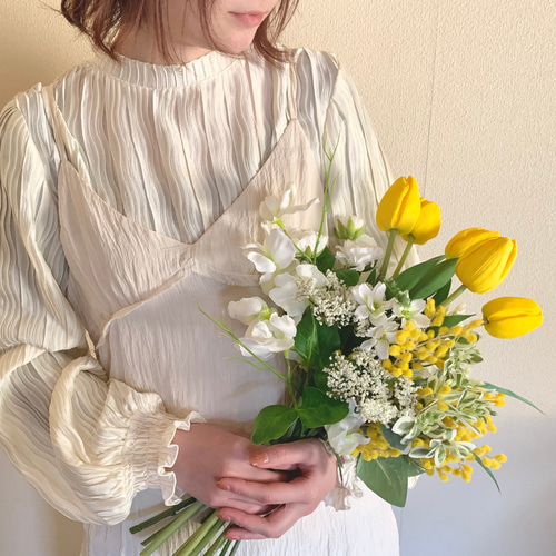 チューリップとミモザの春のウェディングブーケ＆ブートニア【アーティ  