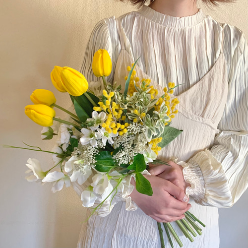 チューリップとミモザの春のウェディングブーケ＆ブートニア【アーティ  