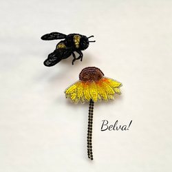 ビーズ刺繍のブローチ　- 花と蜂-flower& bee 1枚目の画像