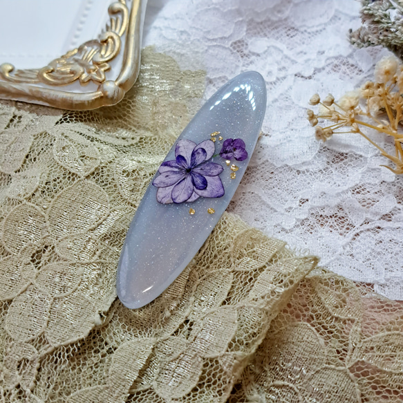 注文割引 R87】パールグレーのレジンヘアクリップ ドライフラワー 押し花 ヘアアクセサリー