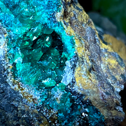心身のデトックス✿*:・ ダイオプテーズ　翠銅鉱 ラフストーン　原石 3枚目の画像