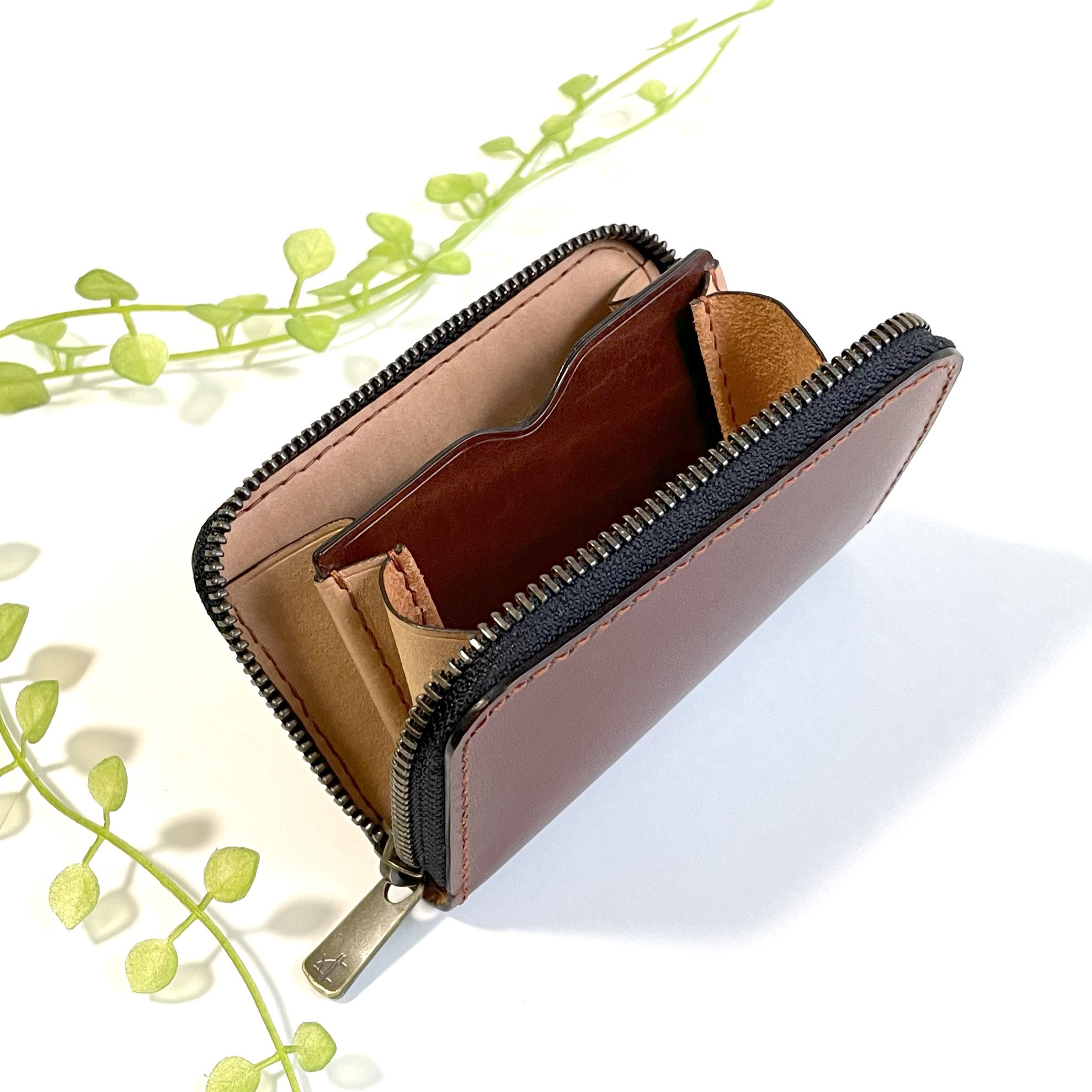 【ラウンドファスナー小銭入れ】ベルギー産レザー　おしゃれなコインケース（ブラウン）