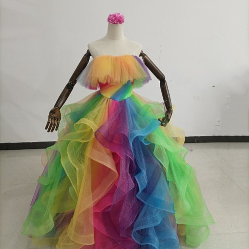 輝きな光彩を放つ レインボー カラードレス ラッフルフリル 挙式