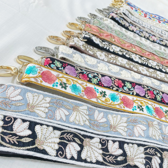 【再入荷】インド刺繍ショルダーストラップ 〘スマホストラップ/スマホショルダー/ネックストラップ/ショルダーベルト〙 2枚目の画像