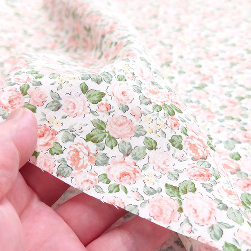 定番・50cm単位販売】生地 布 花柄 バラ スケア 約110cm幅 綿100 