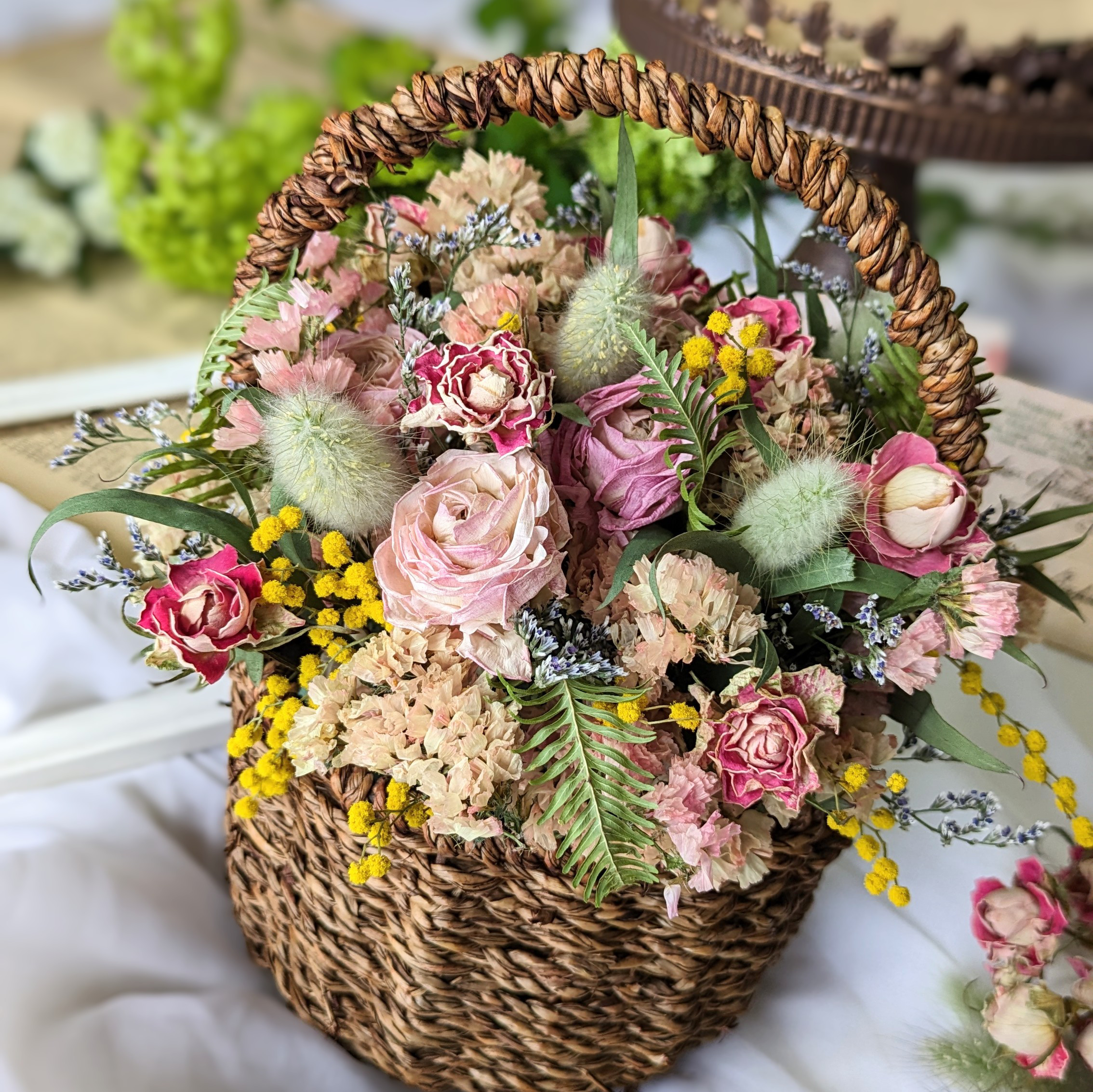 バラやラナンキュラスのお花畑リース ドライフラワーリース 母の日ギフトにも バラやラナンキュラスのお花畑リース ドライフラワーリース