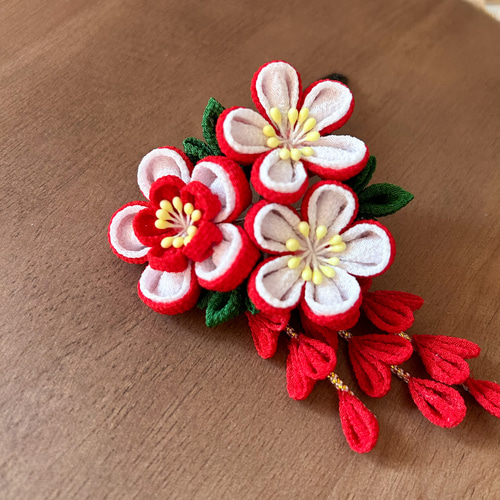 七五三】梅の花3輪のパッチンピン 赤 かんざし otowa 通販｜Creema 