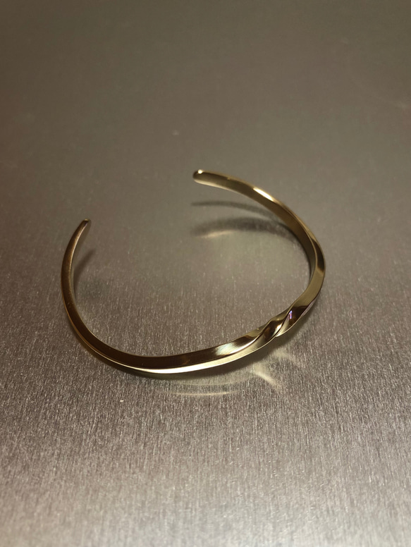 brass one twist bangle バングル ブレスレット 2枚目の画像