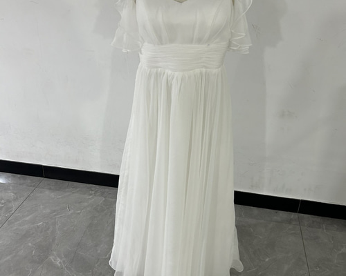 送料無料！美品！ウェディングドレス 2次会 オフショルダー  