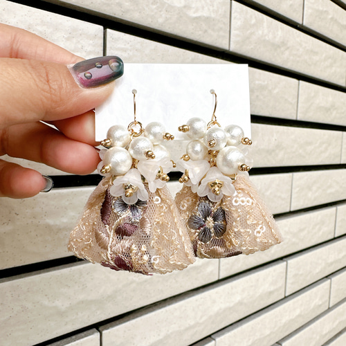 【#1318】ビーズ　フラワー　インドリボン　ハンドメイド　ピアス 1318】ビーズ フラワー インドリボン ハンドメイド ピアス