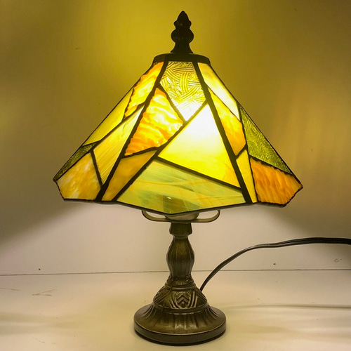 色彩黄色のランプ ステンドグラス イエロー ガラス インテリア雑貨