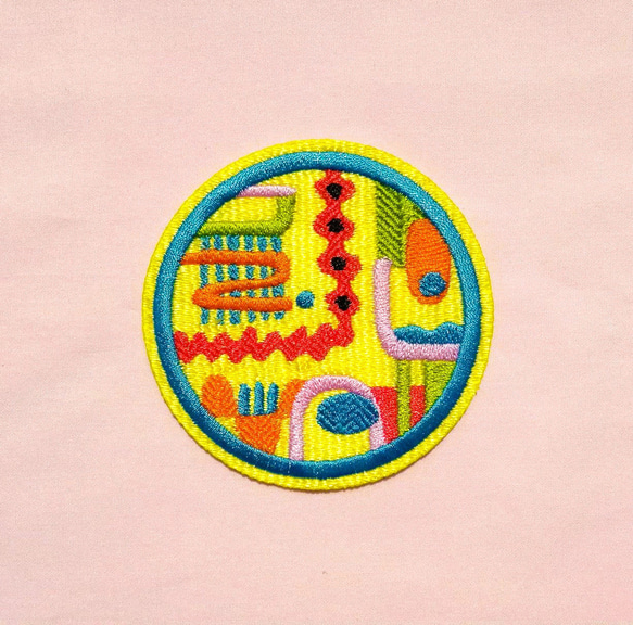 工場no.2 抽象 ワッペン 刺繍 パッチ ホームメイド アップリケ カラフル 面白い 楽しい 個性的 オリジナル 1枚目の画像